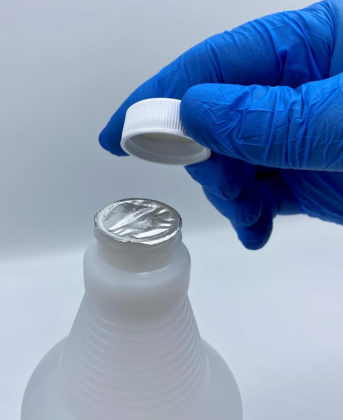 High Purity USP Grade Isopropyl Alcohol 99.5+% 20 Liters with Four 2 oz USP Grade IPA 70% Spray Bottles G698