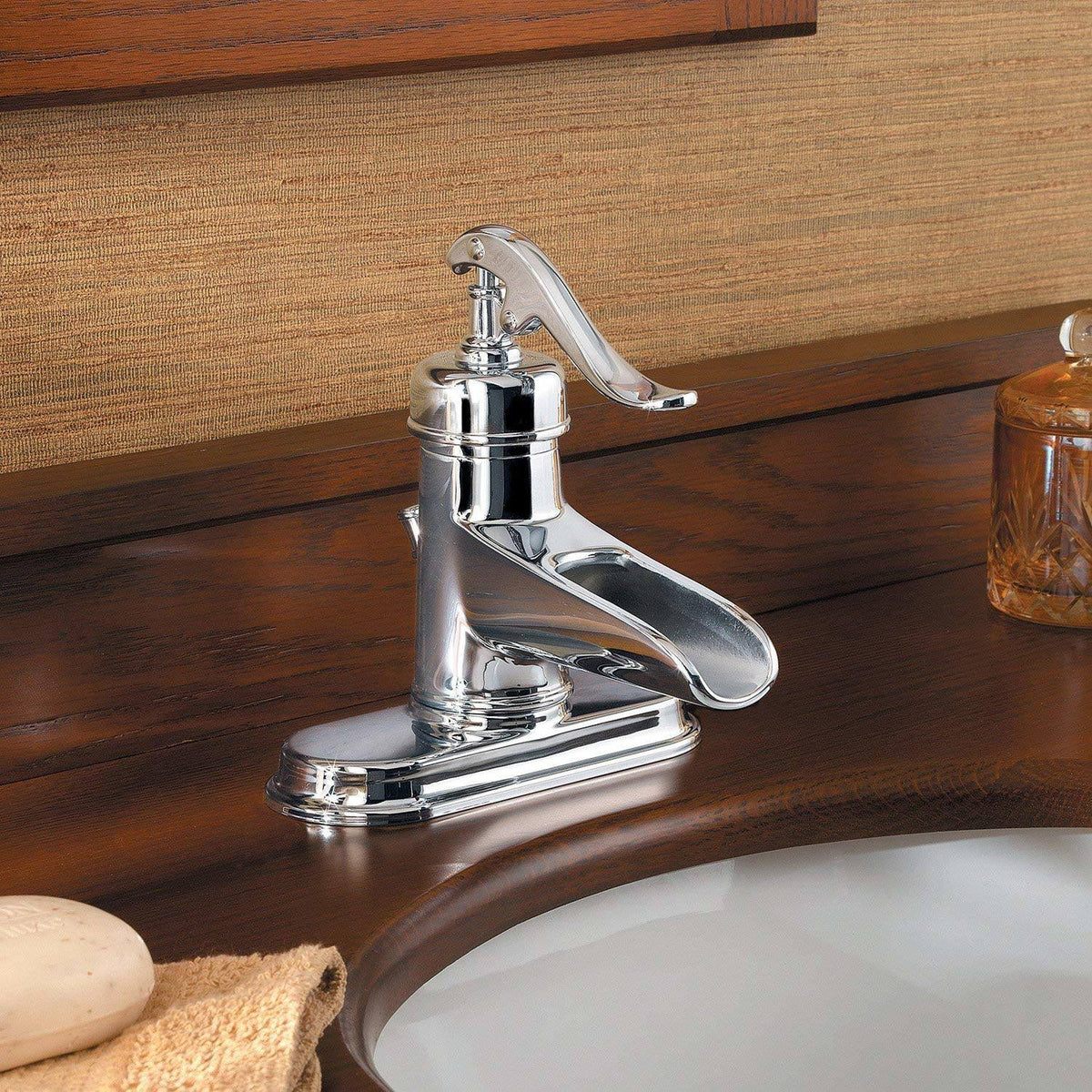 Polished Chrome Single-Handle Bathroom Faucet Y3785