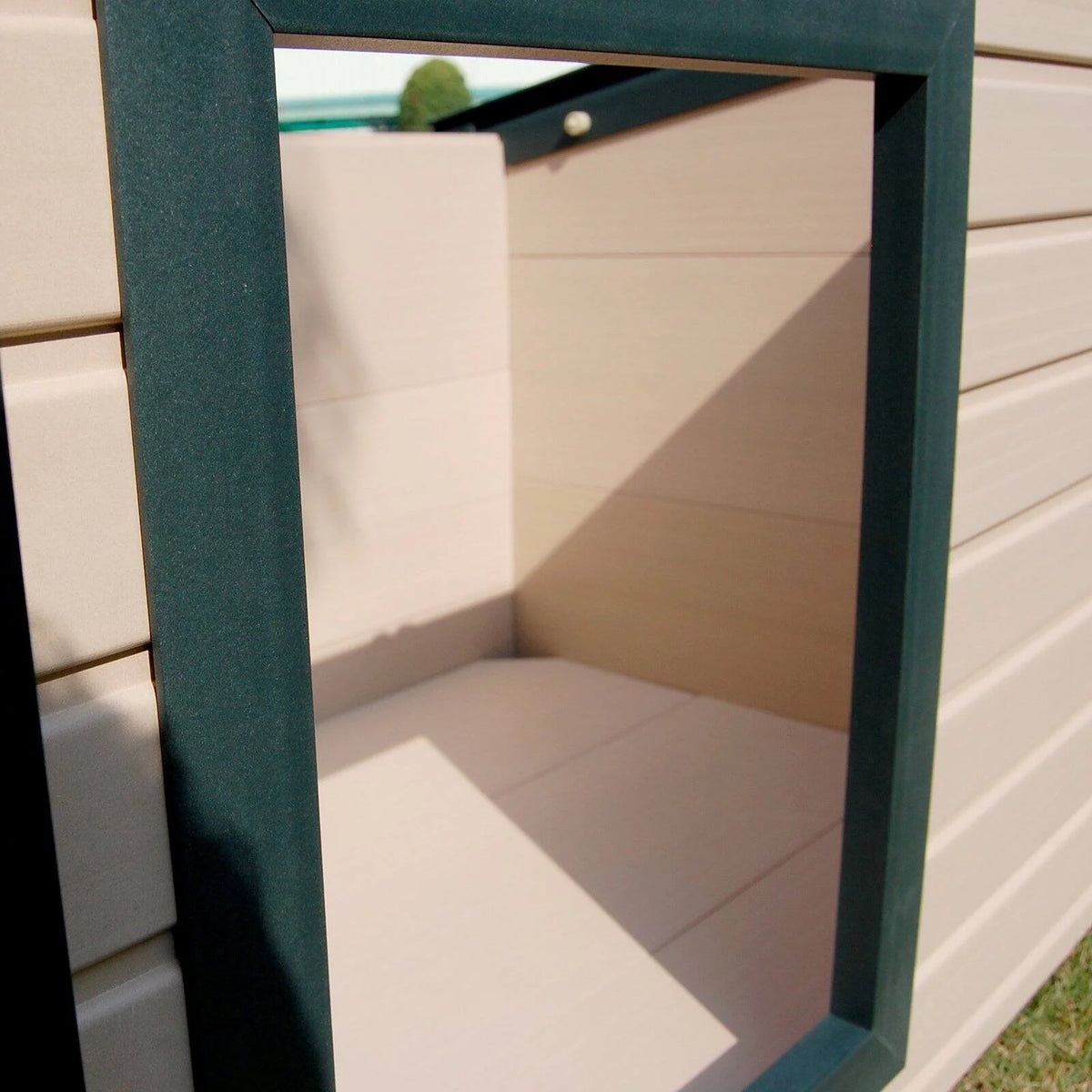 Extra Large Dog House D747