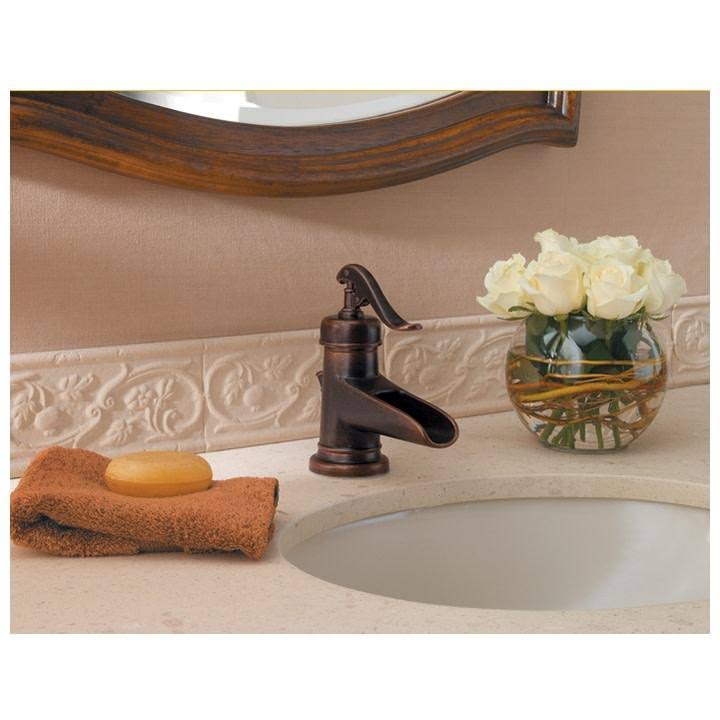 Polished Chrome Single-Handle Bathroom Faucet Y3785