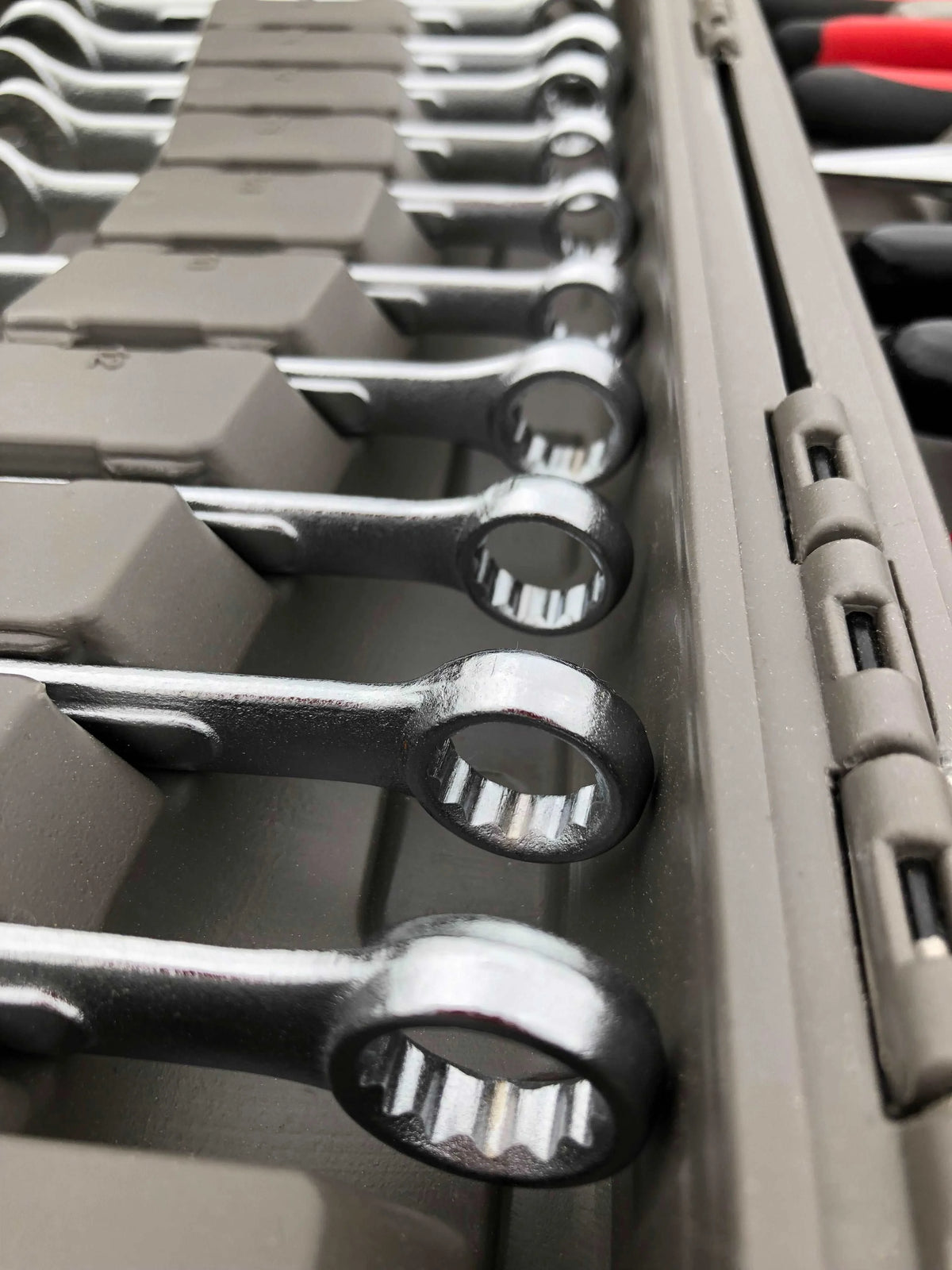 95 Piece Mechanics Tool Set in Metric and SAE W113